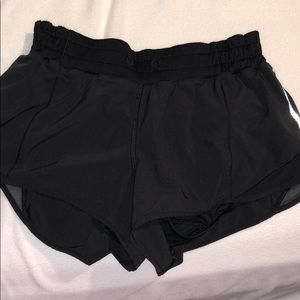 Lululemon black hotty hot short 2.5”